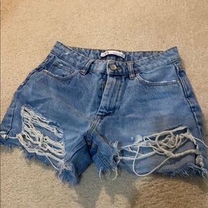 Mid- rise frayed denim short - zara
